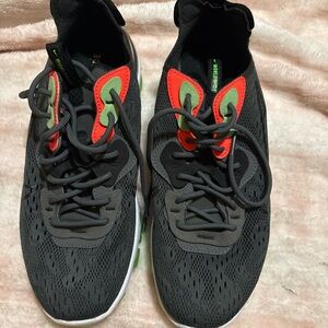 Nike Gray Sneakers with Black Accents